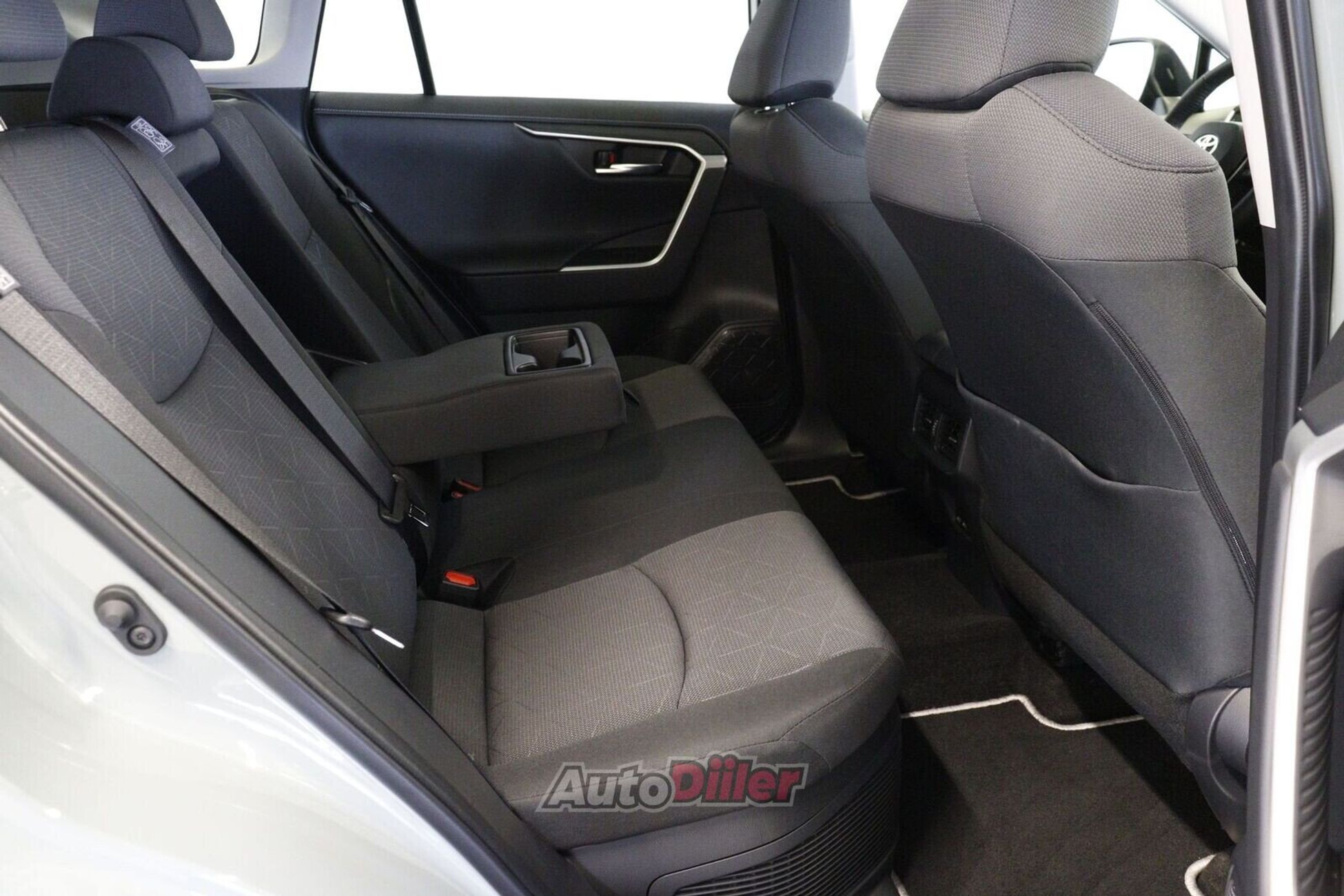 Toyota RAV4 Luxury Limited 2.5 131kW 2025, kuva 7/10