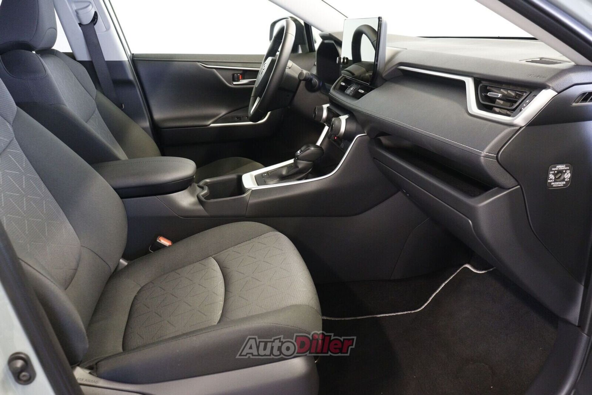 Toyota RAV4 Luxury Limited 2.5 131kW 2025, kuva 6/10