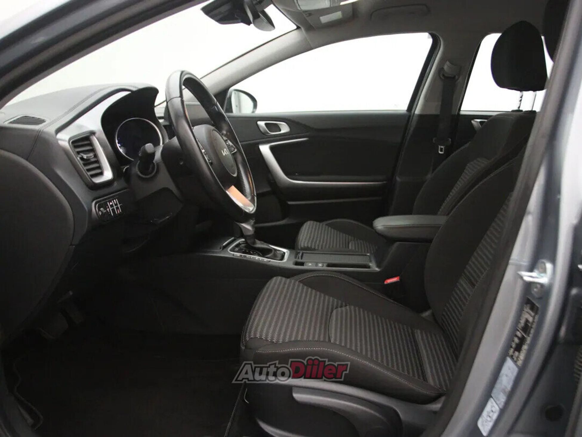 Kia cee'd / Ceed DynamicLine 1.5 118kW 2023, photo 4/10
