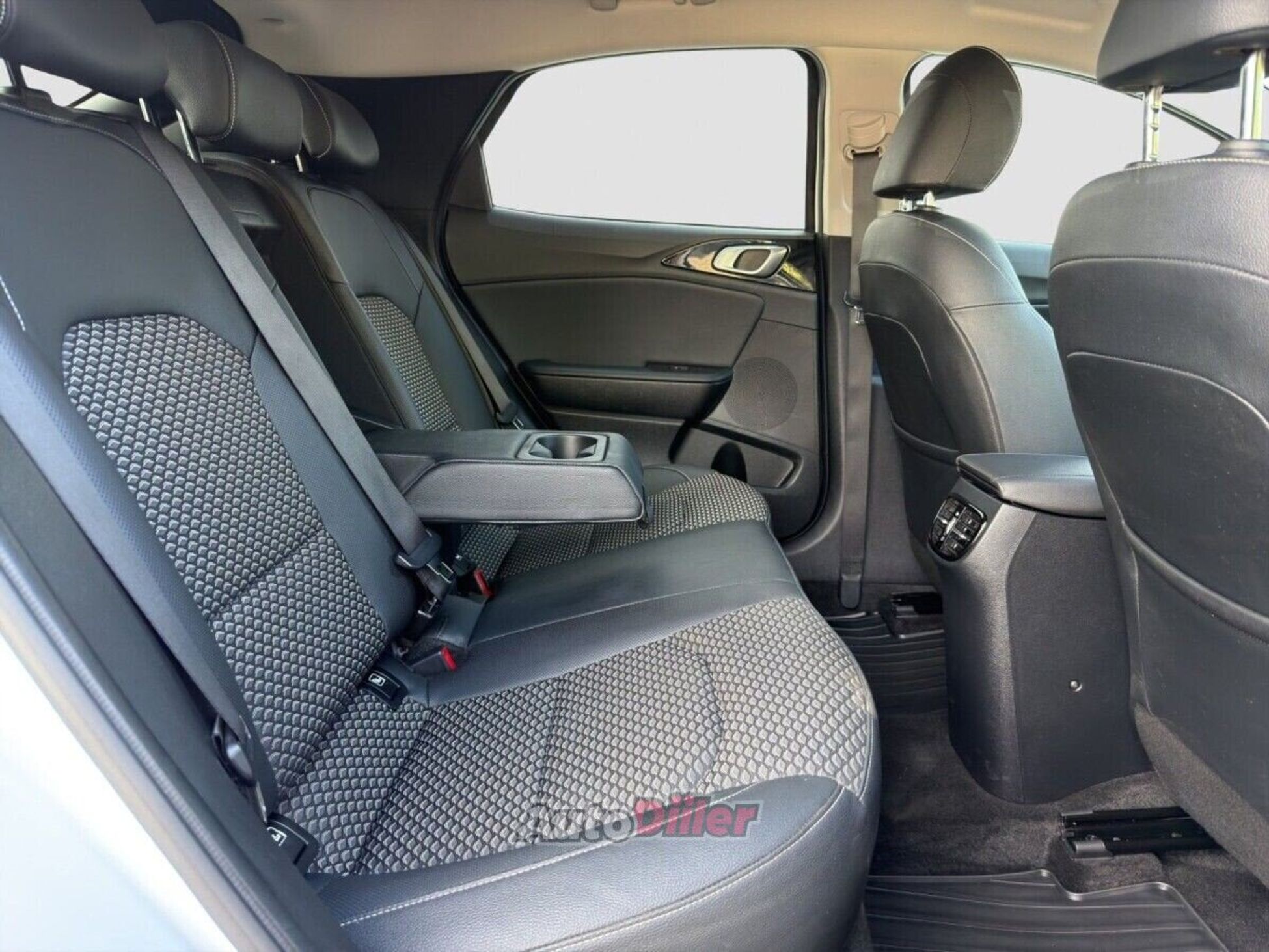 Kia XCeed 1.5 118kW 2021, photo 6/10