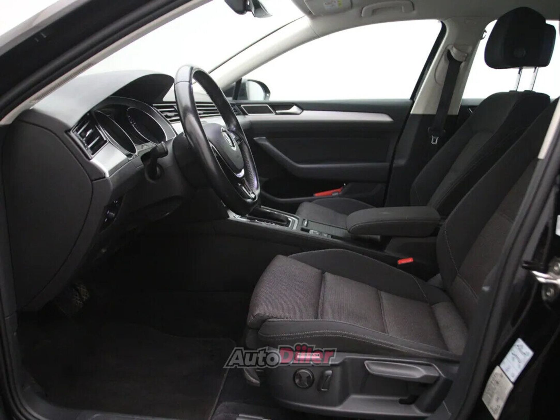 Volkswagen Passat 2018, photo 4/10