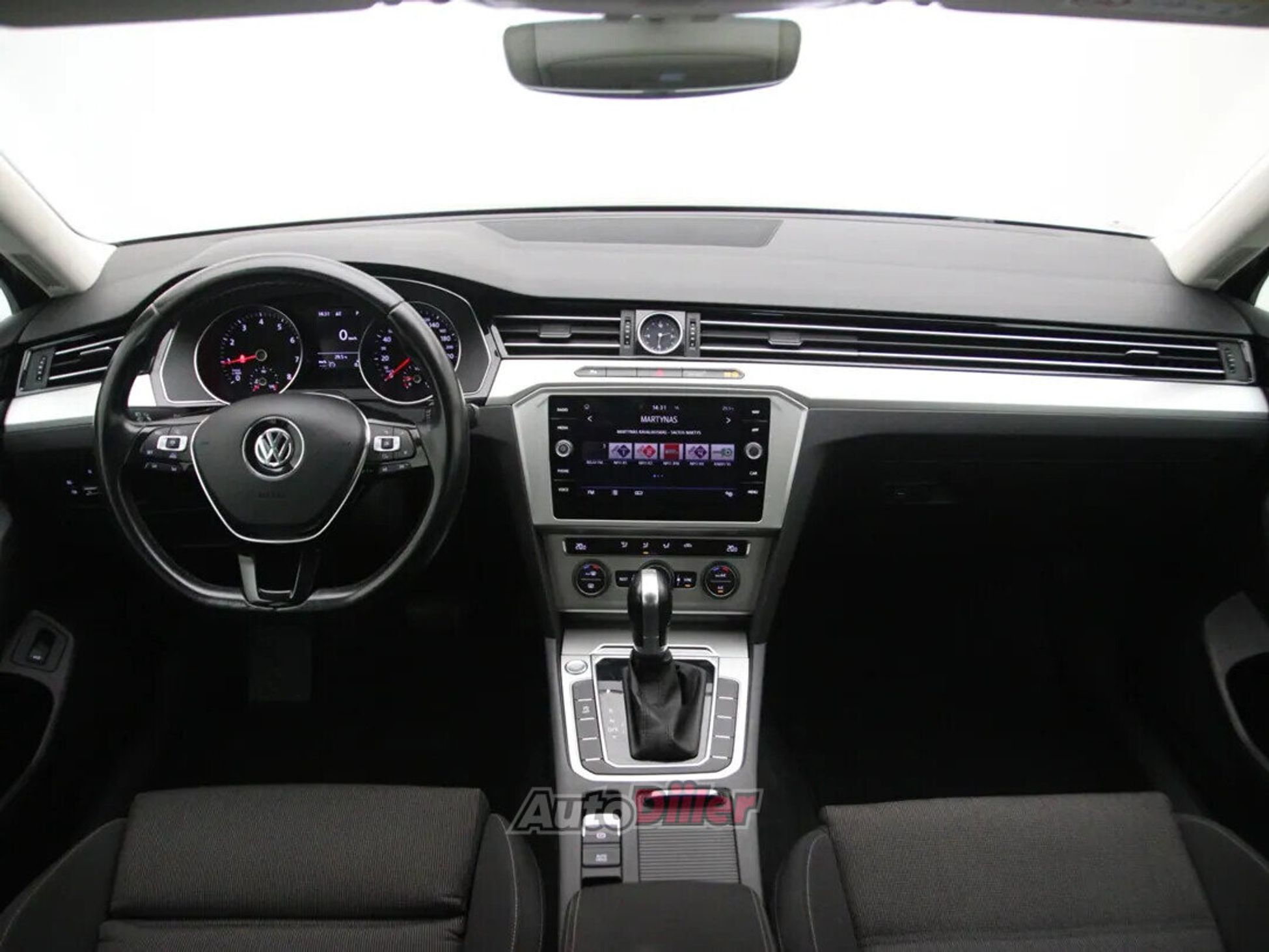 Volkswagen Passat 2018, photo 2/10