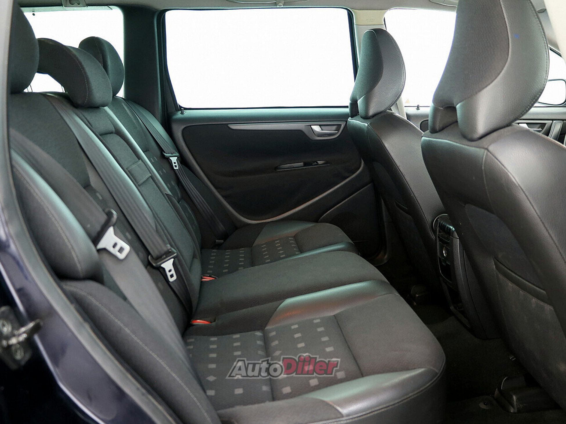 Volvo V70 2.4 120kW 2005, kuva 7/7