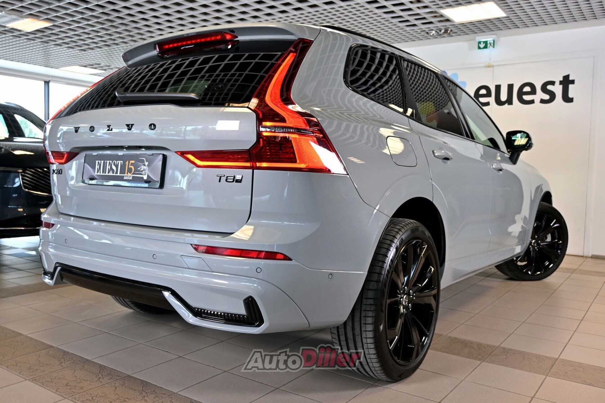 Volvo XC60 2025, photo 2/10