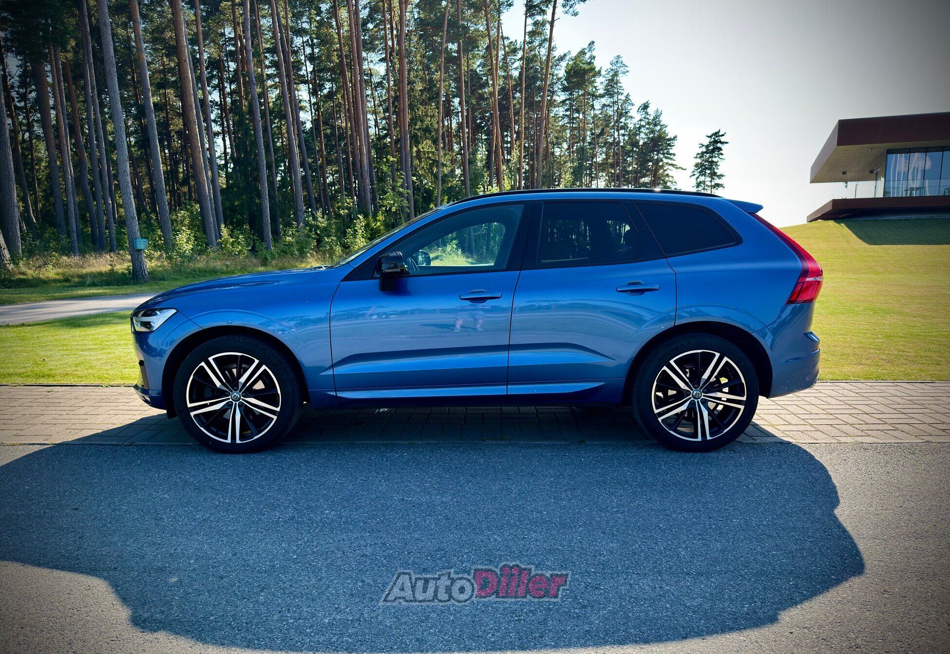 Volvo XC60 R-DESIGN 2.0 173kW 2020, kuva 2/10