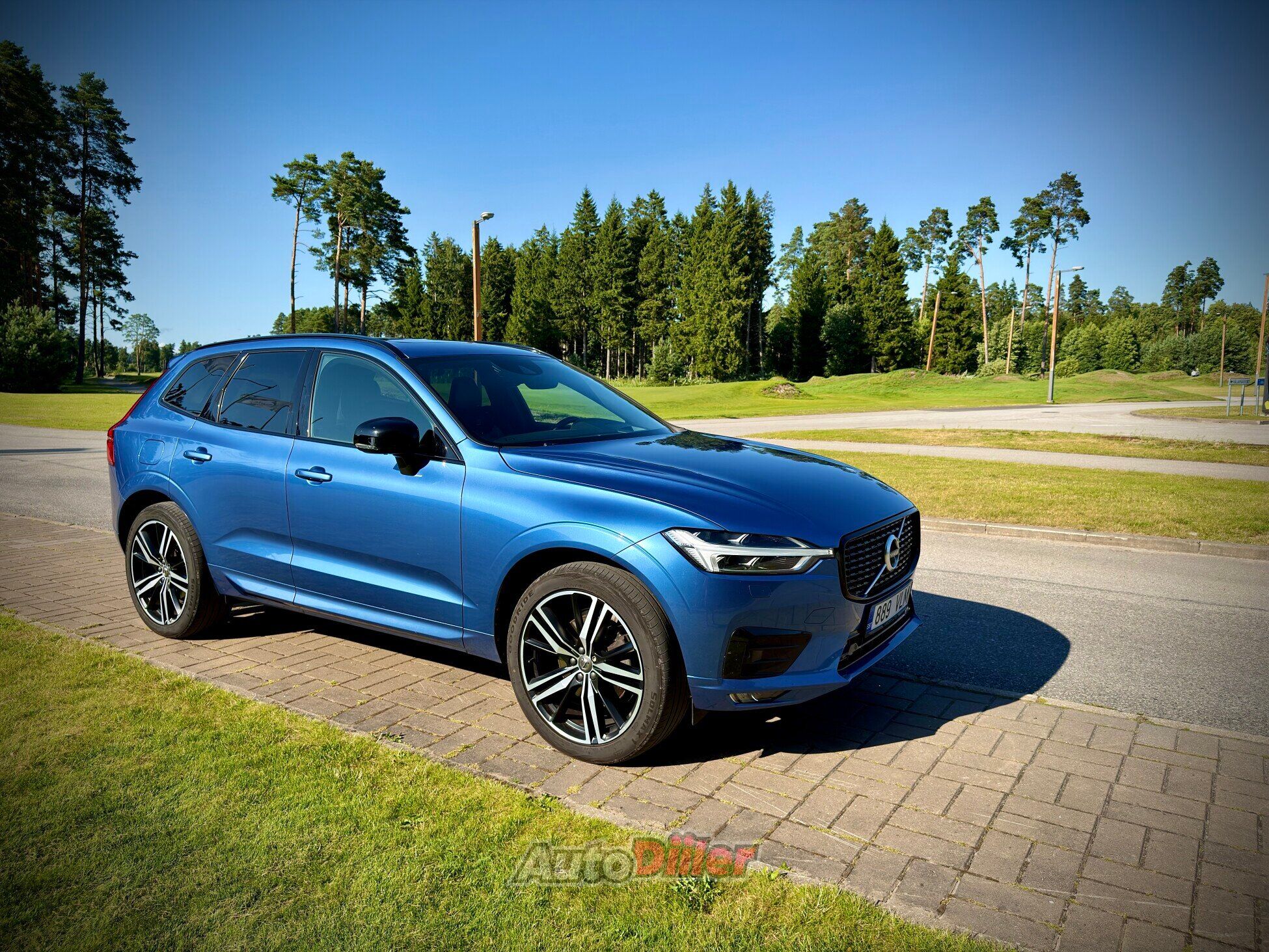 Volvo XC60 R-DESIGN 2.0 173kW 2020, kuva 7/10