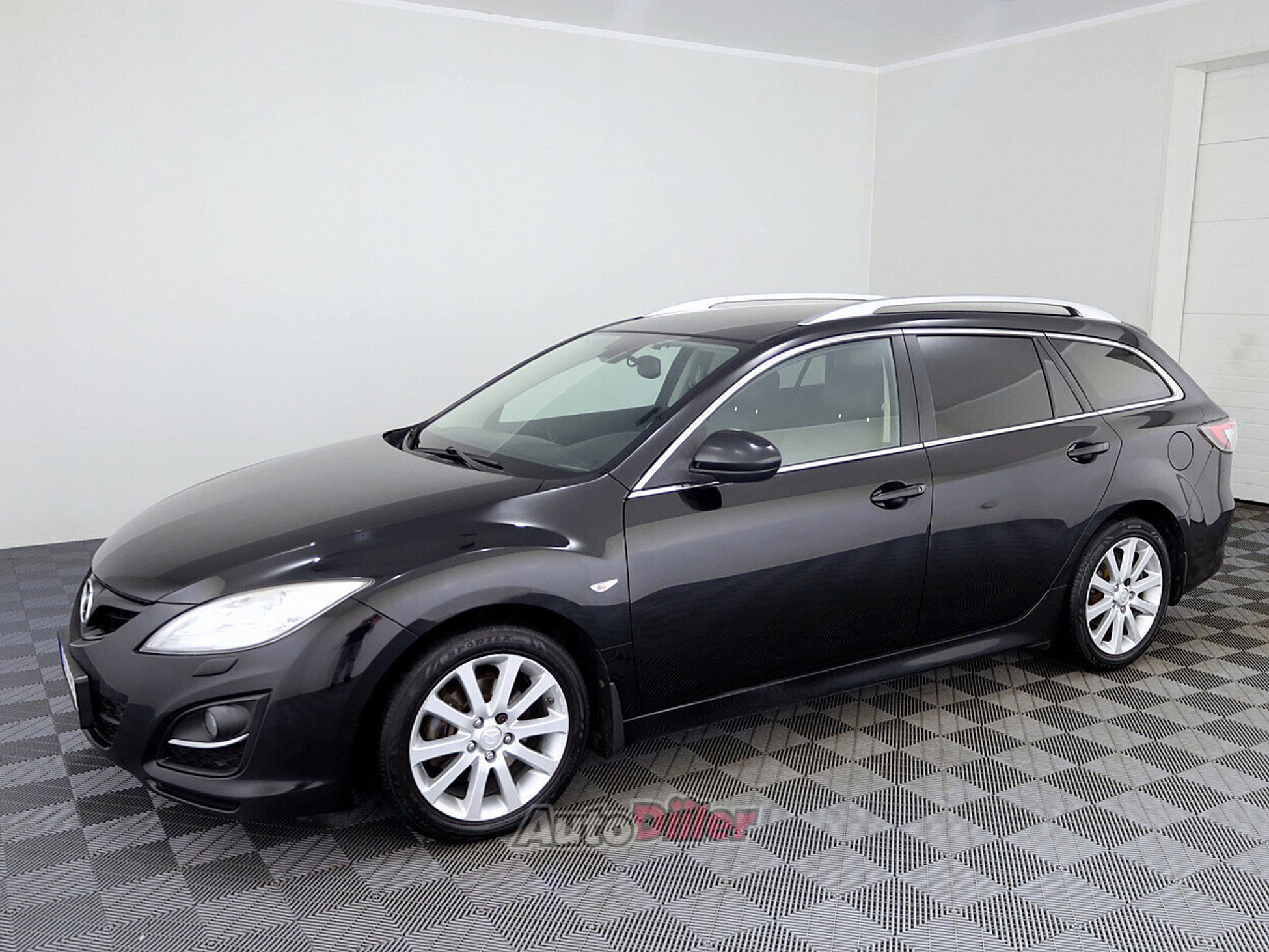 Mazda 6 2.0 114kW 2012, kuva 2/7