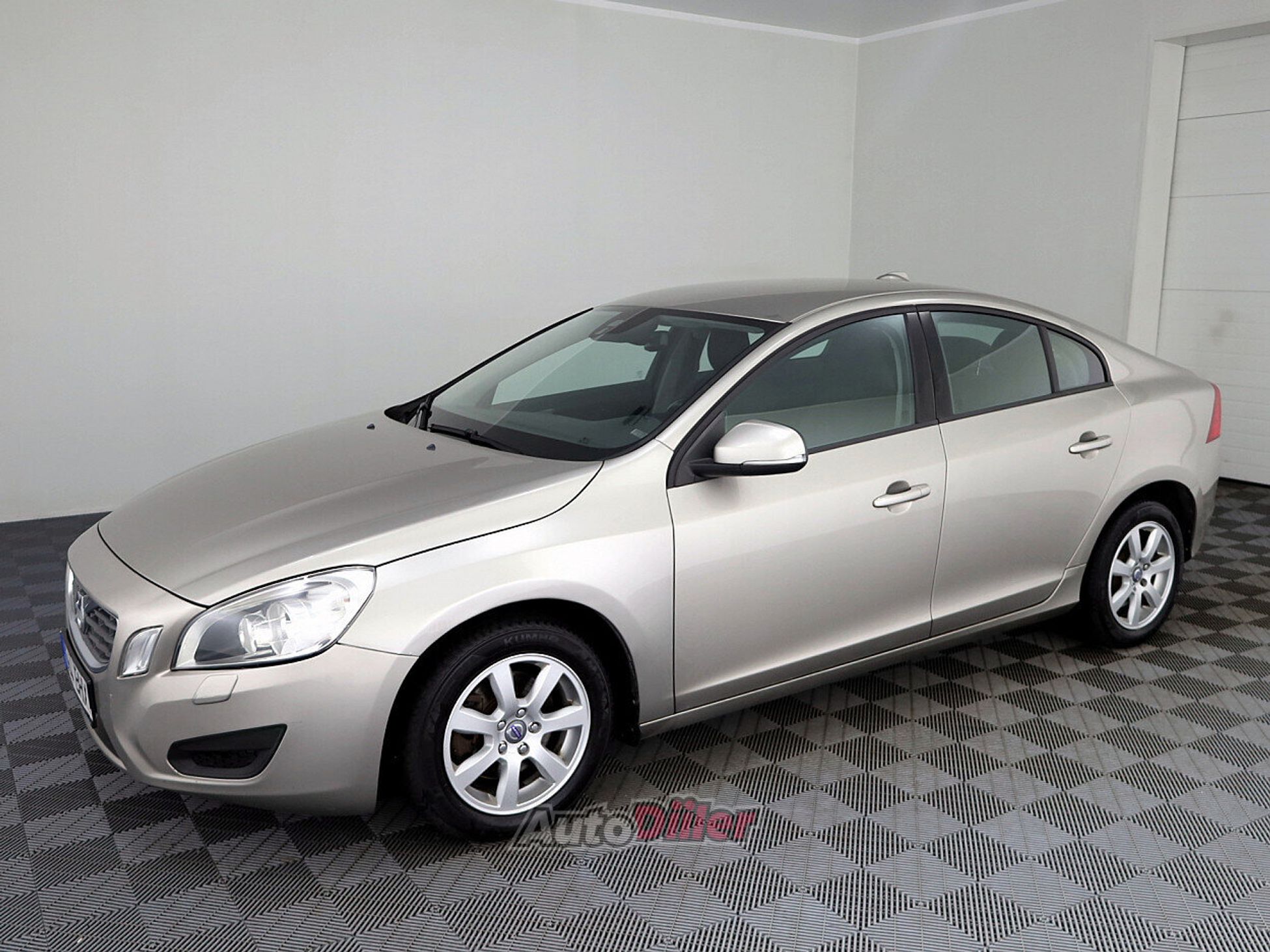 Volvo S60 1.6 110kW 2013, photo 2/7