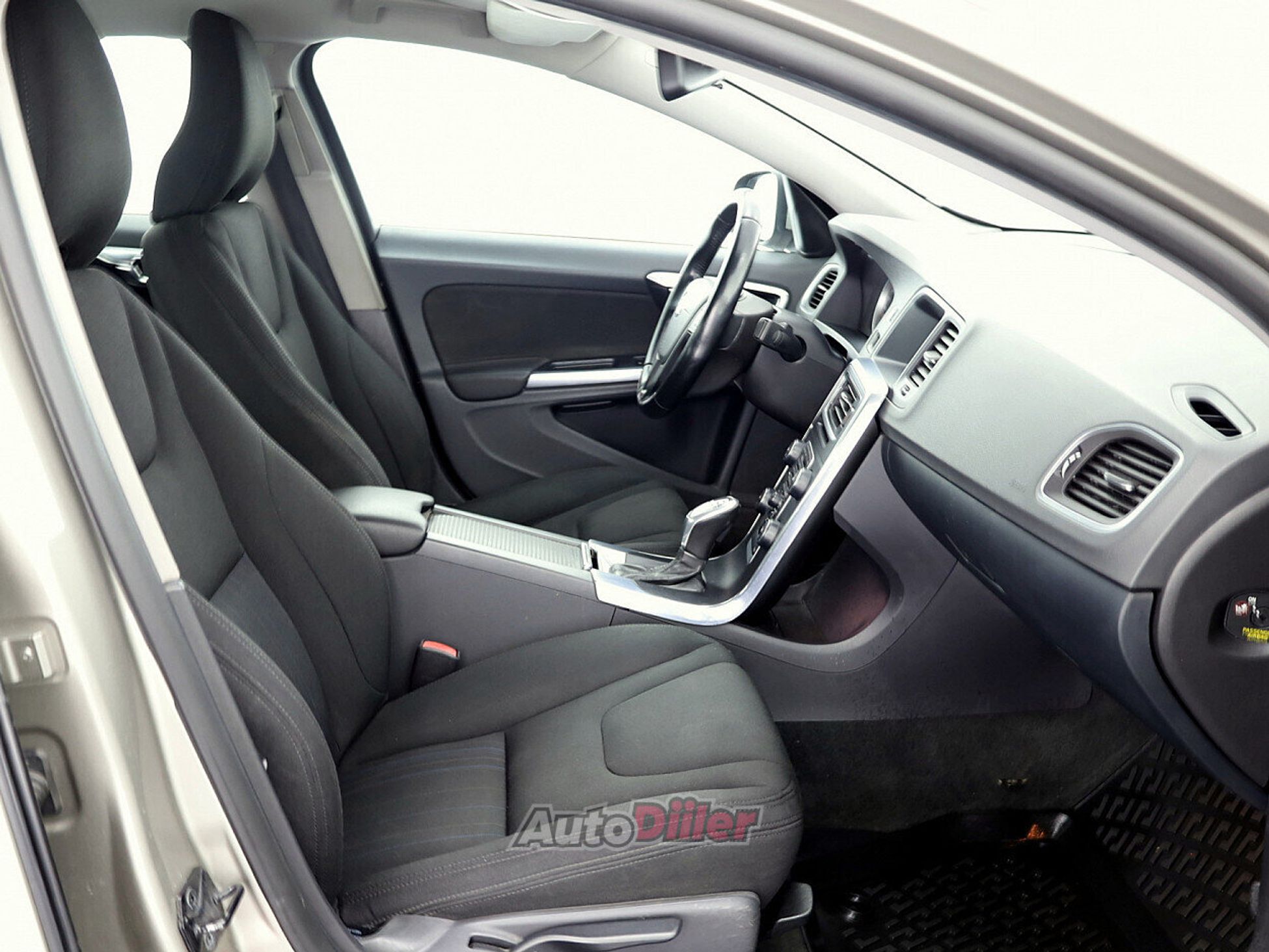 Volvo S60 1.6 110kW 2013, photo 6/7