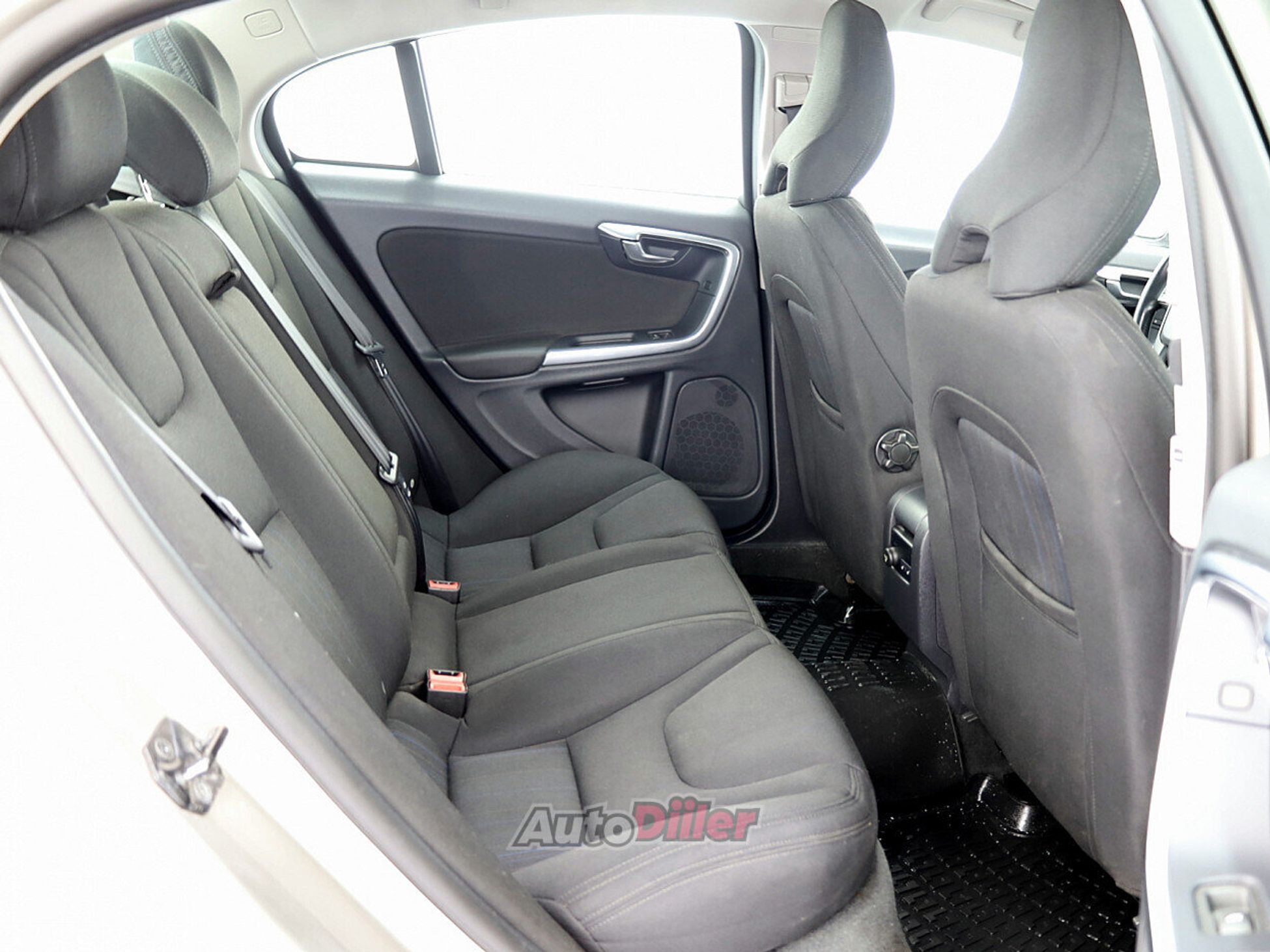 Volvo S60 1.6 110kW 2013, photo 7/7
