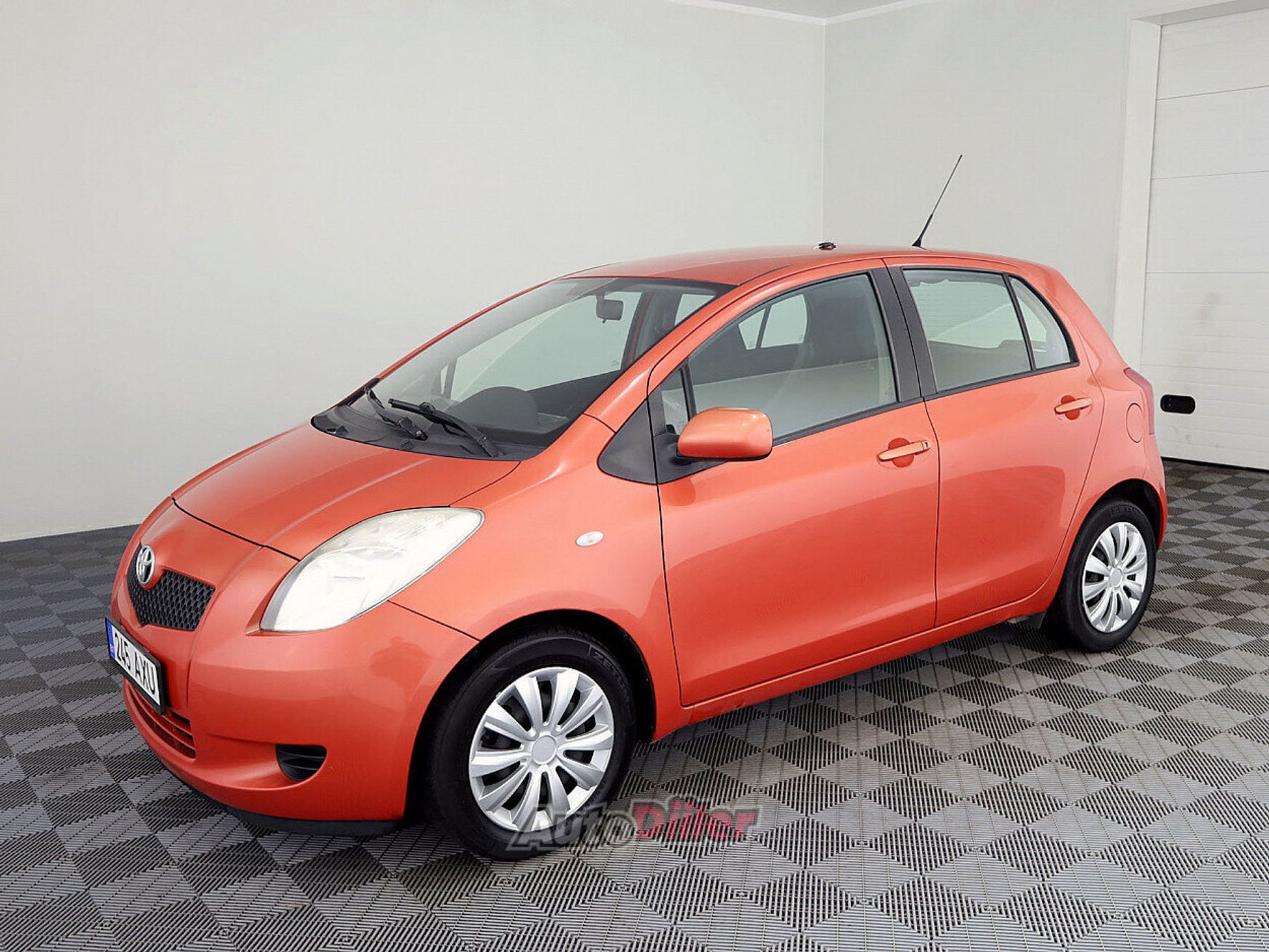 Toyota Yaris 1.3 64kW 2006, photo 2/8