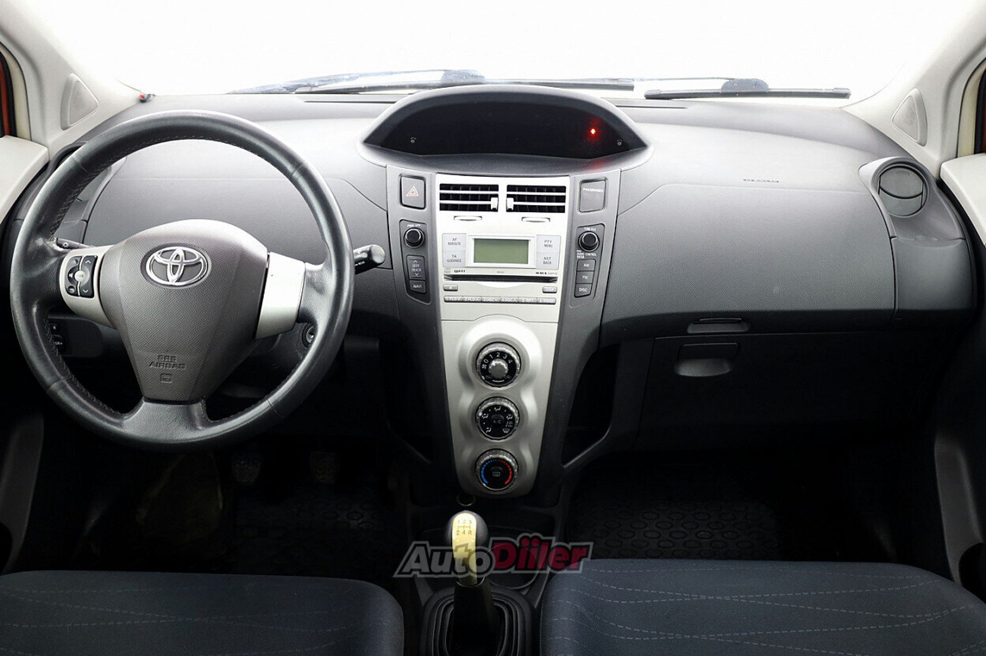 Toyota Yaris 1.3 64kW 2006, photo 5/8