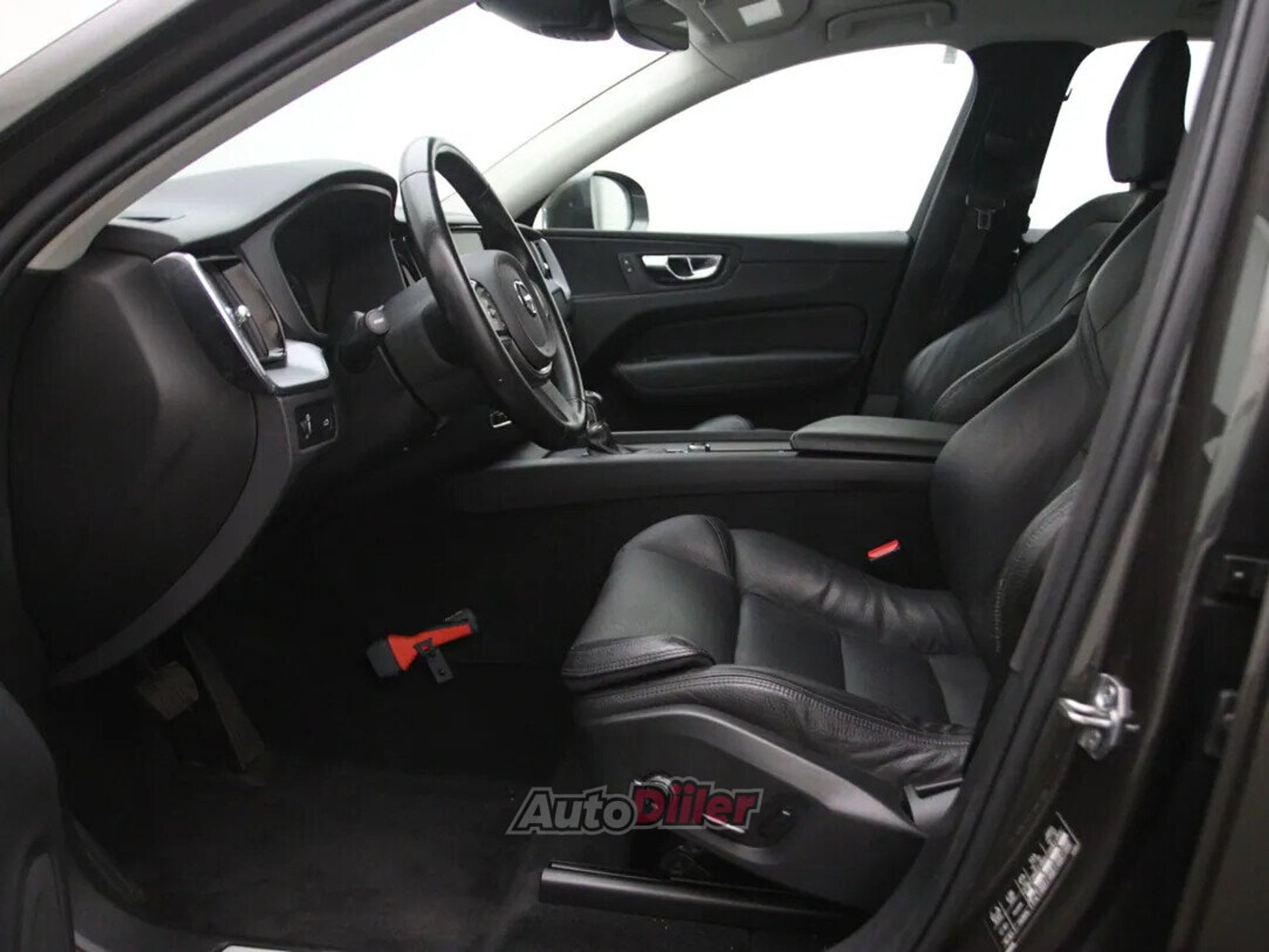 Volvo XC60 Momentum Pro 2.0 140kW 2019, photo 4/10
