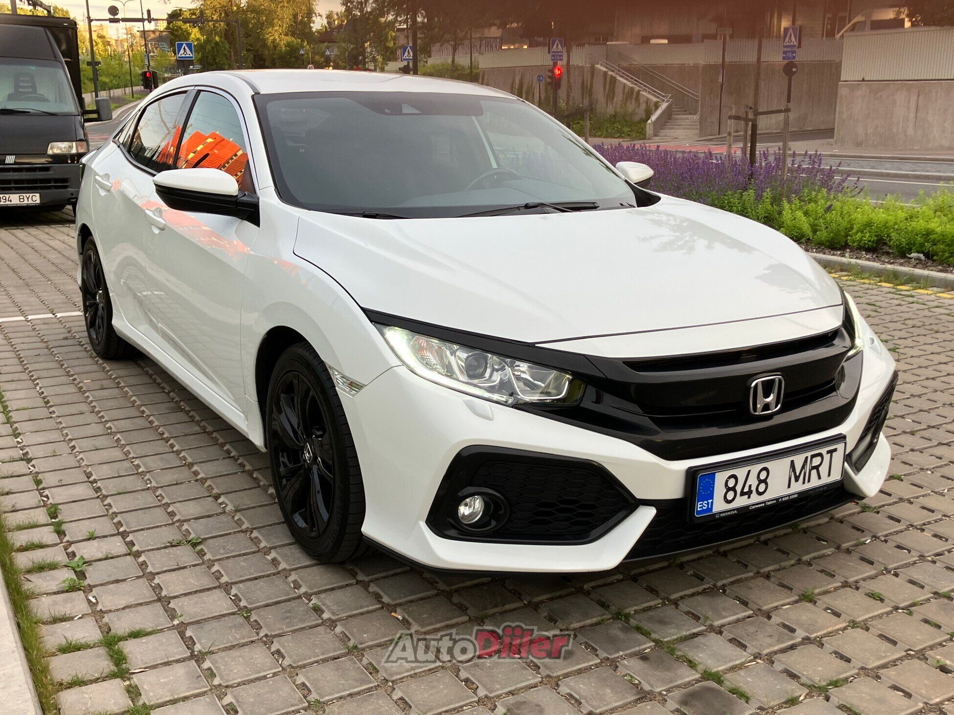 Honda Civic 1.0 95kW 2018, kuva 2/5